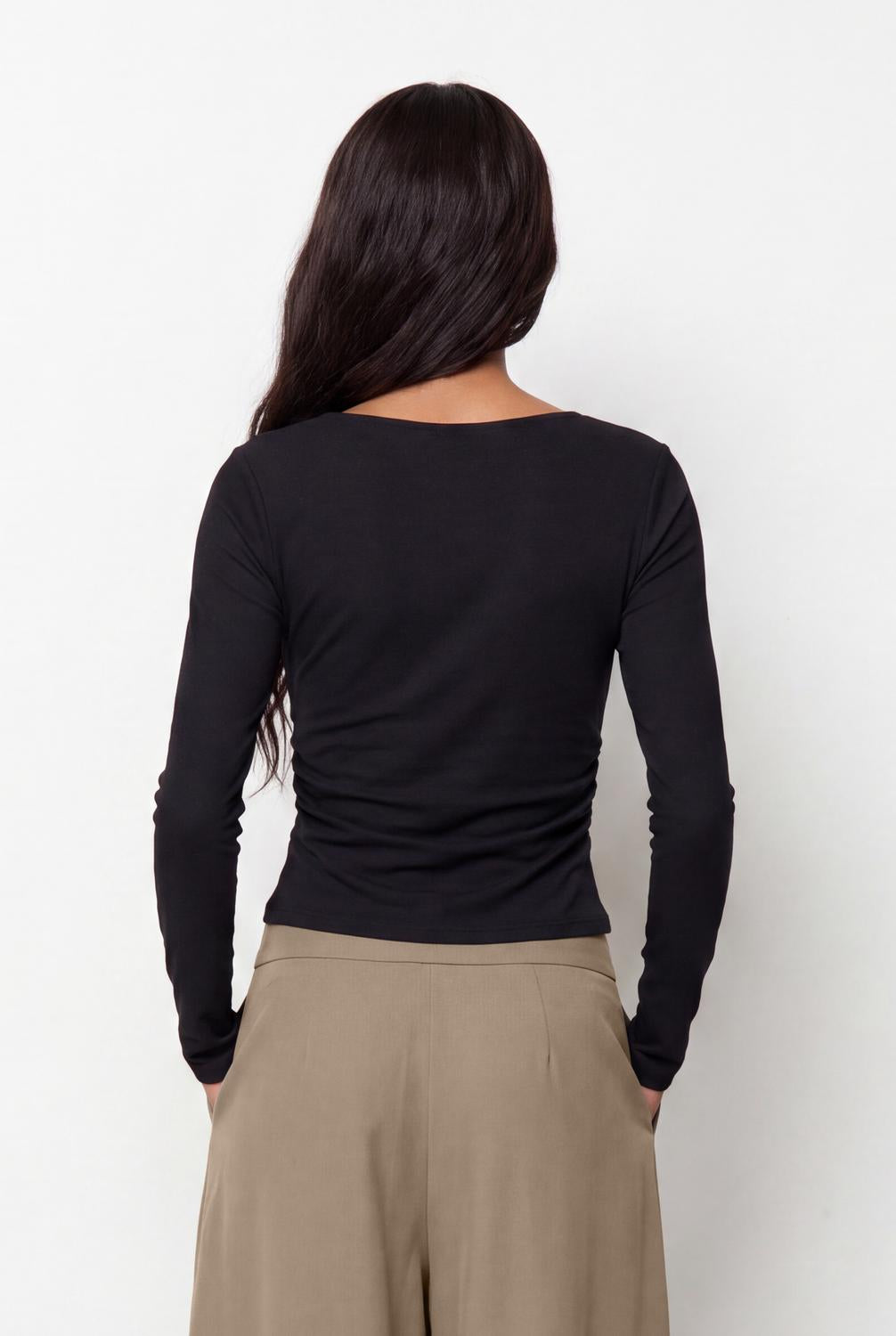model_back_qvRNYKG51purZklRmKg3UrN3xjjW_preview.jpg