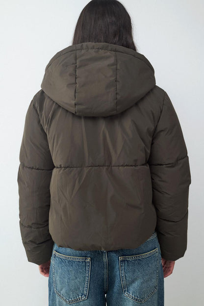 model_back_vR4nE00kQ1iz4ogyeB6xfnorjmvV_preview.jpg