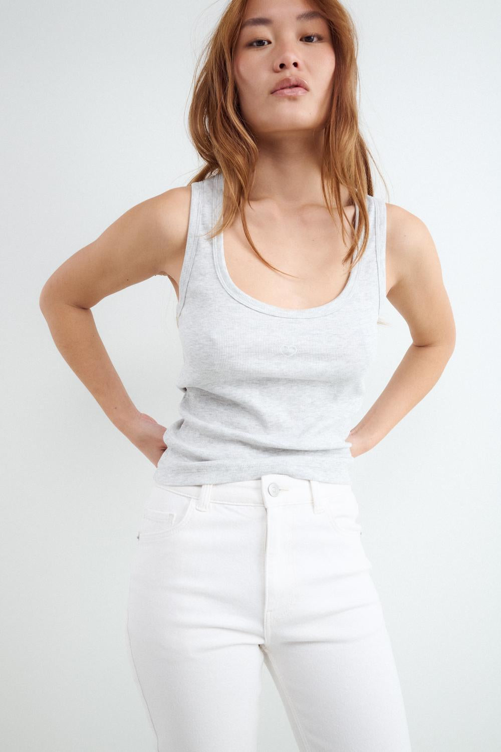 model_back_vm1aznJydJfjVxglYe33FbrvkD6_preview.jpg